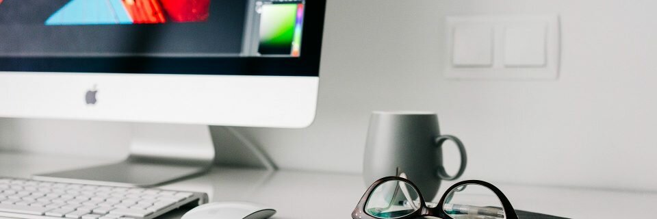 Bootstrapにおけるtableの使い方は テーブル全体の背景色やヘッダ部のみの背景色を指定 Netコラム Bootstrapにおけるtableの使い方は テーブル全体の背景色やヘッダ部のみの背景色を指定 Netコラム